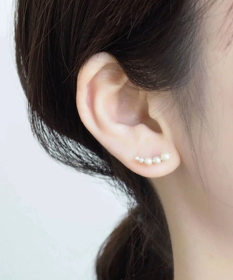 [Made in Japan] Pearl Swoosh Ceramic Stud Earrings