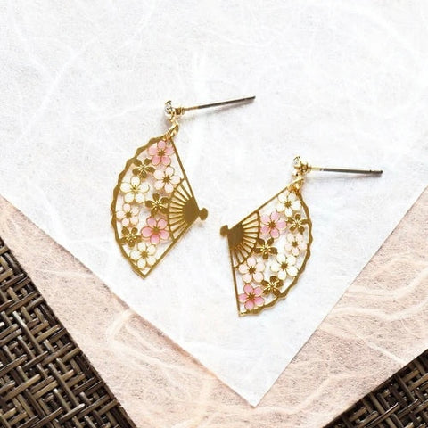 MUK [Made in Japan] Fan-shaped cherry blossom earrings